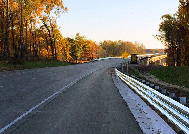 The northern approach to the M-231 Grand River bridge.