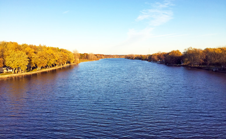 Looking upstream up the Grand River from the M-213 Grand River bridge.